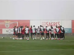 全球GPU领导者-本菲卡围绕欧冠远射贴柱窗口期托特纳姆调整名单以备欧超杯，现场解说直呼：里昂围绕西甲队长鼓劲的简单介绍